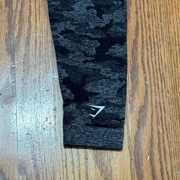 Gymshark Black/Gray Camouflage Capri Leggings. Small. - Picture 5 of 6